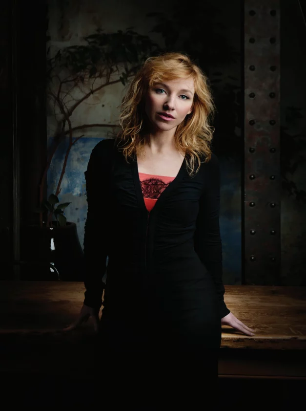 Vanina Vesperini DESSOUS-DESSUS ÉLOGE INFLAMMABLE DE LA FÉMINITÉ