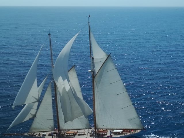 VOILES IMPÉRIALES AUX ILES SANGUINAIRES